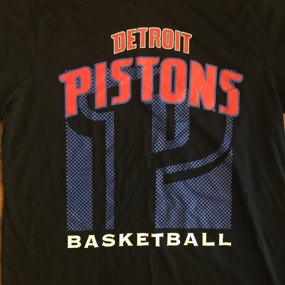 NBA UNK Detroit Pistons tee - Picture 2 of 3
